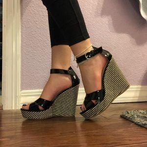 Black Wedges
